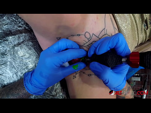 ❤️ Ekstremt tatoveret hottie Sully Savage fik en tatovering på sin klitoris ☑ Fucking video at da.assistdoctor23.ru ❤